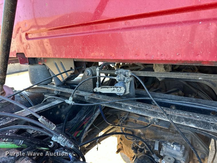 image for item ER8896 2009 Volvo D13 semi truck