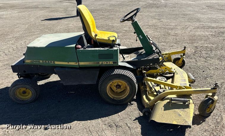 image for item ER8898 1994 John Deere F935 lawn mower