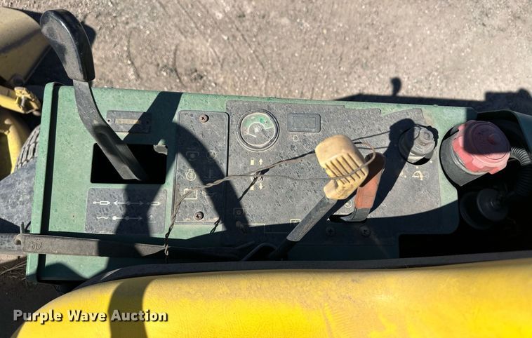 image for item ER8898 1994 John Deere F935 lawn mower