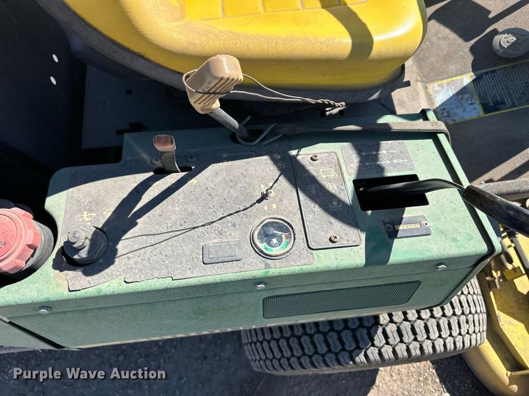 image for item ER8898 1994 John Deere F935 lawn mower