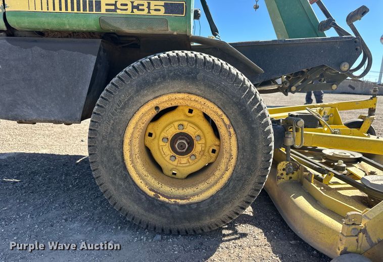 image for item ER8898 1994 John Deere F935 lawn mower