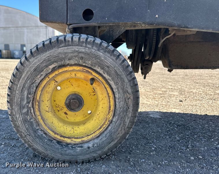 image for item ER8898 1994 John Deere F935 lawn mower