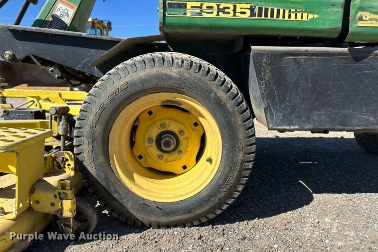 image for item ER8898 1994 John Deere F935 lawn mower