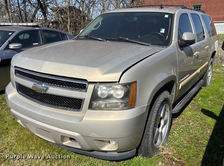 image for item EY9915 2008 Chevrolet Suburban SUV