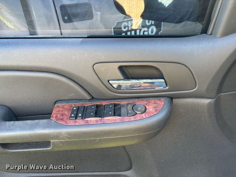 image for item EY9915 2008 Chevrolet Suburban SUV