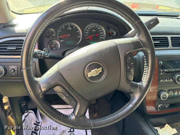 image for item EY9915 2008 Chevrolet Suburban SUV