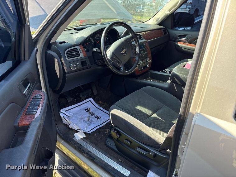 image for item EY9915 2008 Chevrolet Suburban SUV