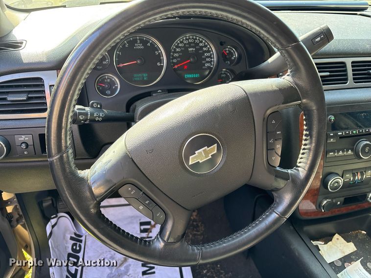 image for item EY9915 2008 Chevrolet Suburban SUV