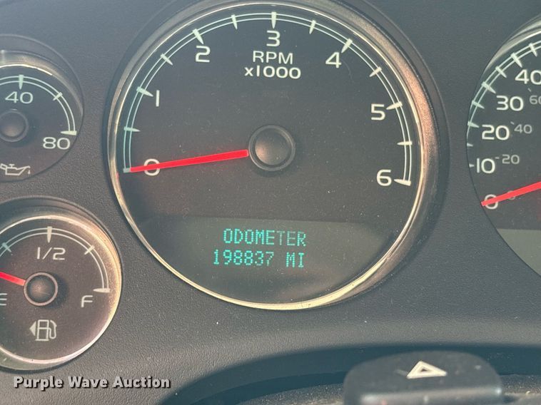 image for item EY9915 2008 Chevrolet Suburban SUV