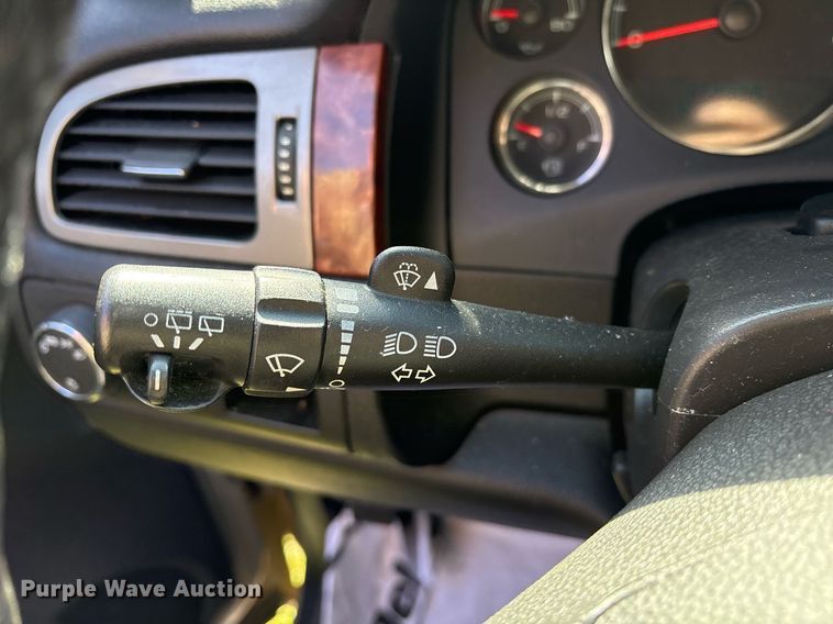 image for item EY9915 2008 Chevrolet Suburban SUV