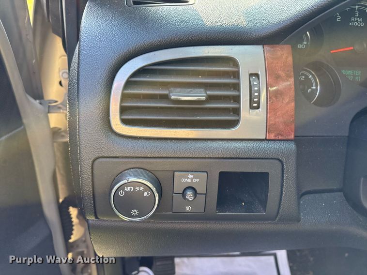 image for item EY9915 2008 Chevrolet Suburban SUV