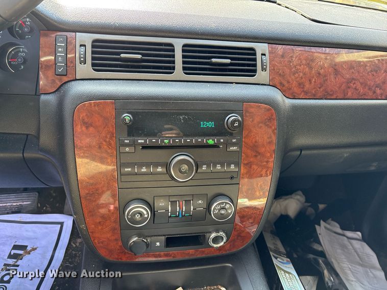 image for item EY9915 2008 Chevrolet Suburban SUV