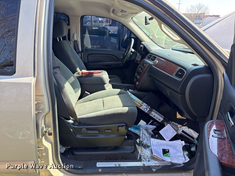 image for item EY9915 2008 Chevrolet Suburban SUV