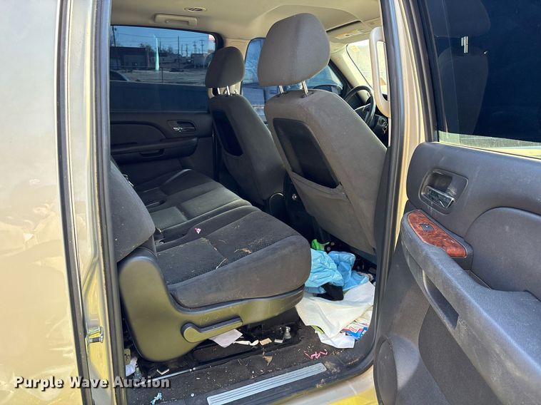 image for item EY9915 2008 Chevrolet Suburban SUV