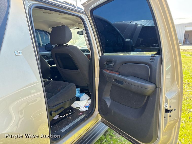 image for item EY9915 2008 Chevrolet Suburban SUV