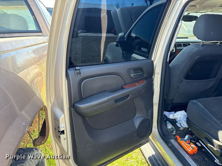 image for item EY9915 2008 Chevrolet Suburban SUV