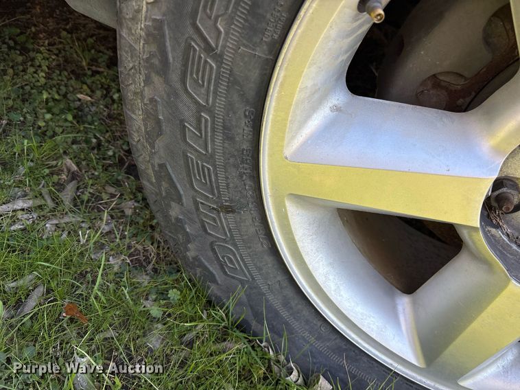 image for item EY9915 2008 Chevrolet Suburban SUV