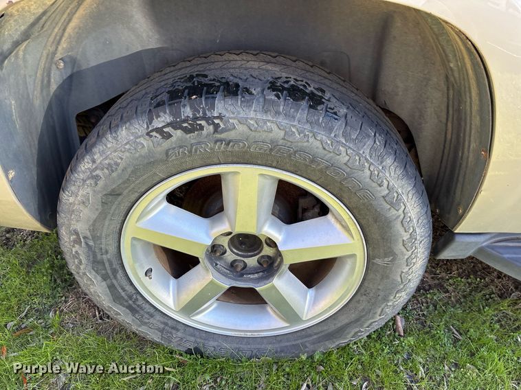 image for item EY9915 2008 Chevrolet Suburban SUV