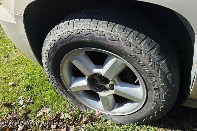 image for item EY9915 2008 Chevrolet Suburban SUV