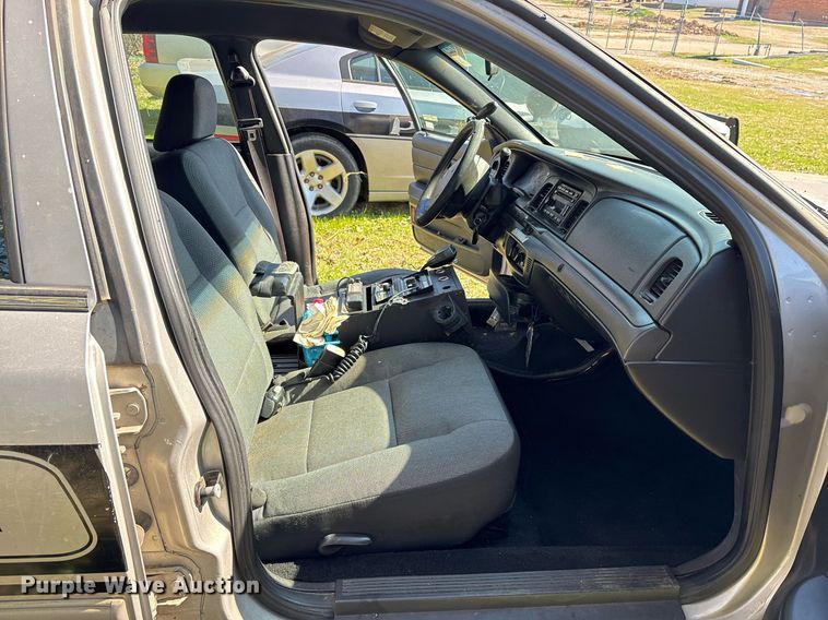 image for item EY9917 2010 Ford Crown Victoria Police Interceptor 