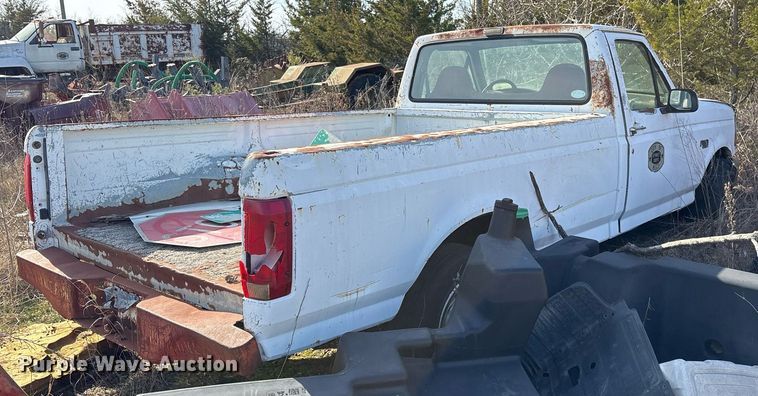 image for item EY9926 1993 Ford F150 pickup truck