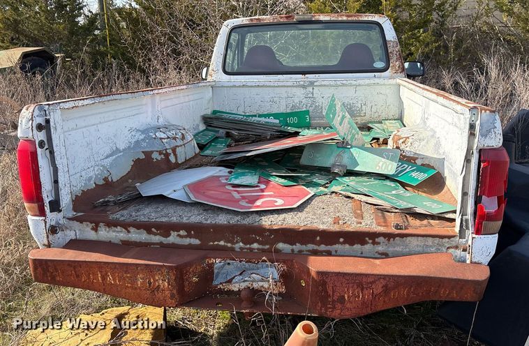 image for item EY9926 1993 Ford F150 pickup truck