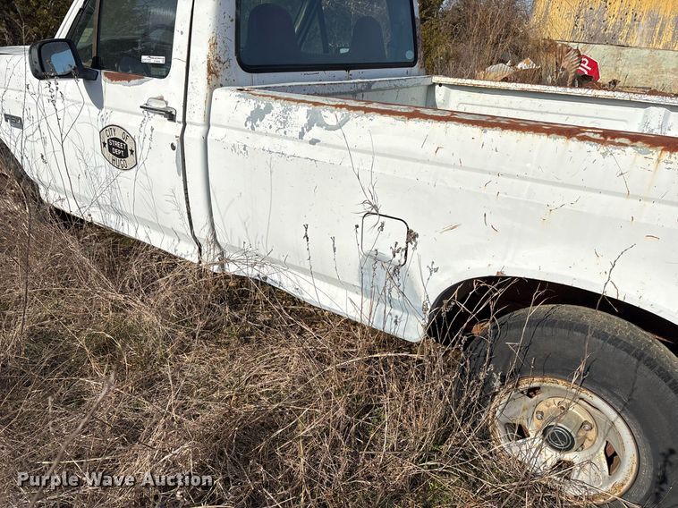 image for item EY9926 1993 Ford F150 pickup truck