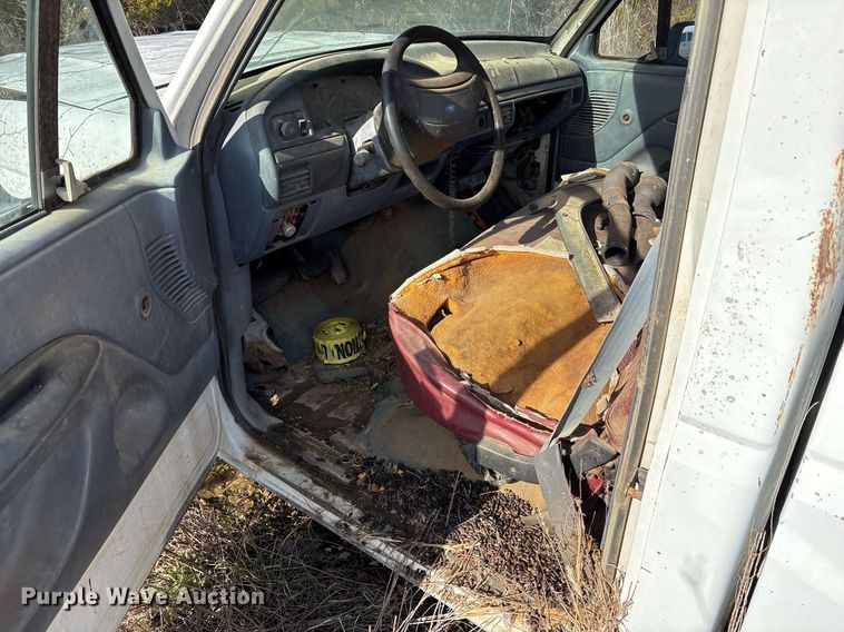 image for item EY9926 1993 Ford F150 pickup truck