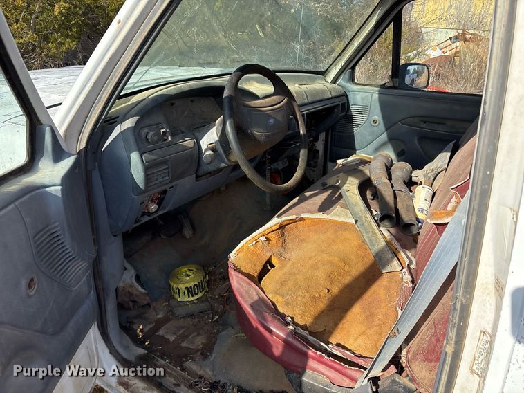 image for item EY9926 1993 Ford F150 pickup truck