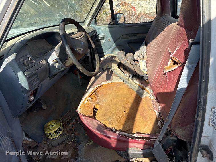 image for item EY9926 1993 Ford F150 pickup truck