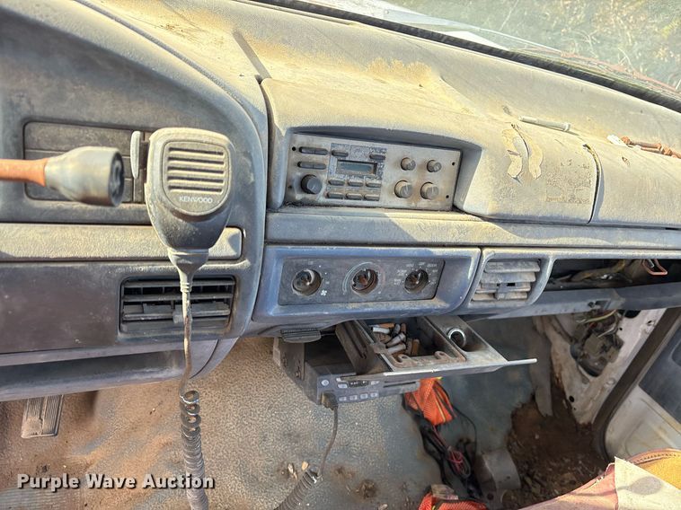 image for item EY9926 1993 Ford F150 pickup truck