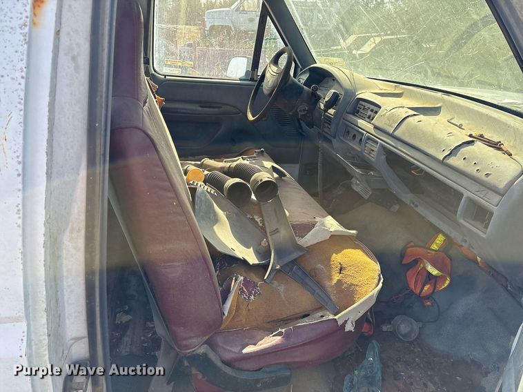 image for item EY9926 1993 Ford F150 pickup truck