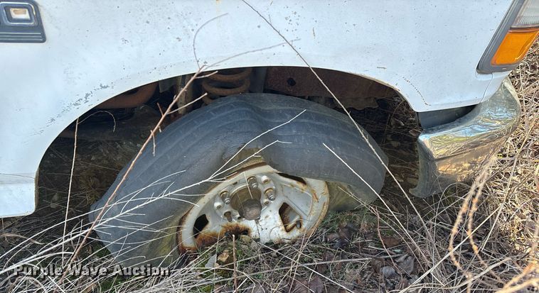 image for item EY9926 1993 Ford F150 pickup truck