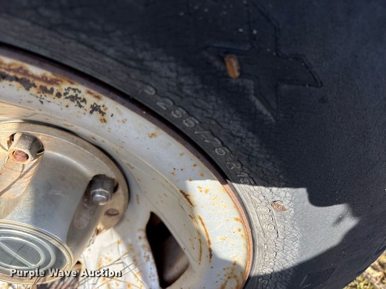 image for item EY9926 1993 Ford F150 pickup truck