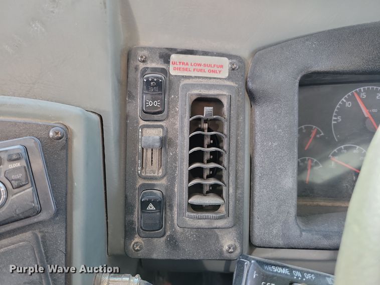 image for item NB9869 2008 Bluebird school bus