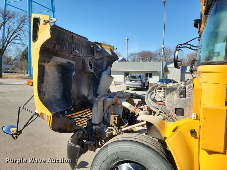 image for item NB9869 2008 Bluebird school bus