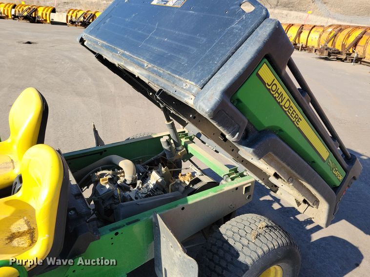 image for item NB9924 2014 John Deere Gator TX utility vehicle