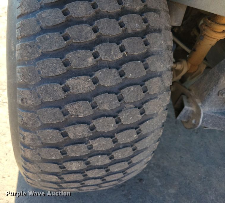 image for item NB9924 2014 John Deere Gator TX utility vehicle