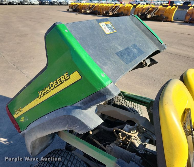 image for item NB9927 2007 John Deere Gator CX utility vehicle