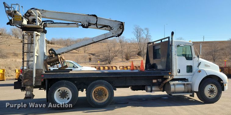 image for item NB9935 2005 Kenworth T300 log loader truck