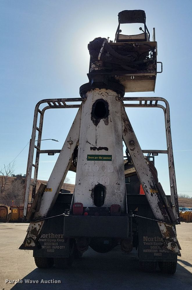 image for item NB9935 2005 Kenworth T300 log loader truck