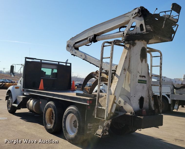 image for item NB9935 2005 Kenworth T300 log loader truck