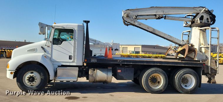 image for item NB9935 2005 Kenworth T300 log loader truck