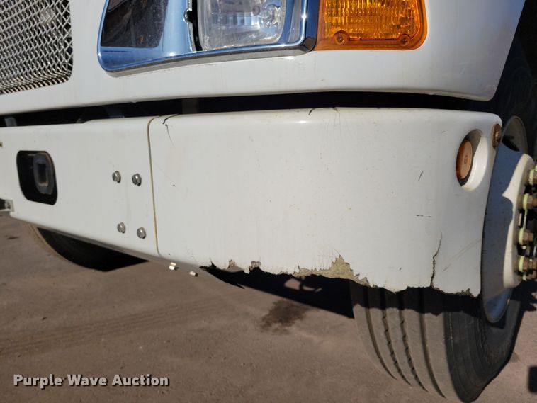 image for item NB9935 2005 Kenworth T300 log loader truck