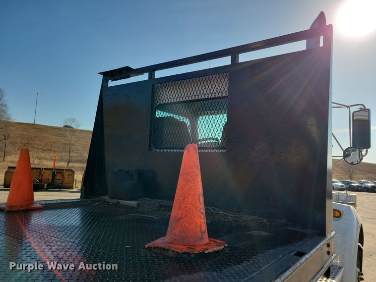 image for item NB9935 2005 Kenworth T300 log loader truck