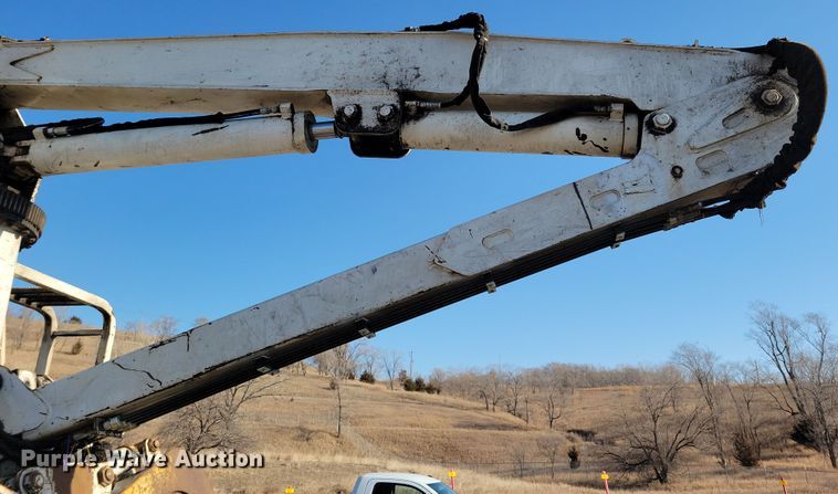 image for item NB9935 2005 Kenworth T300 log loader truck