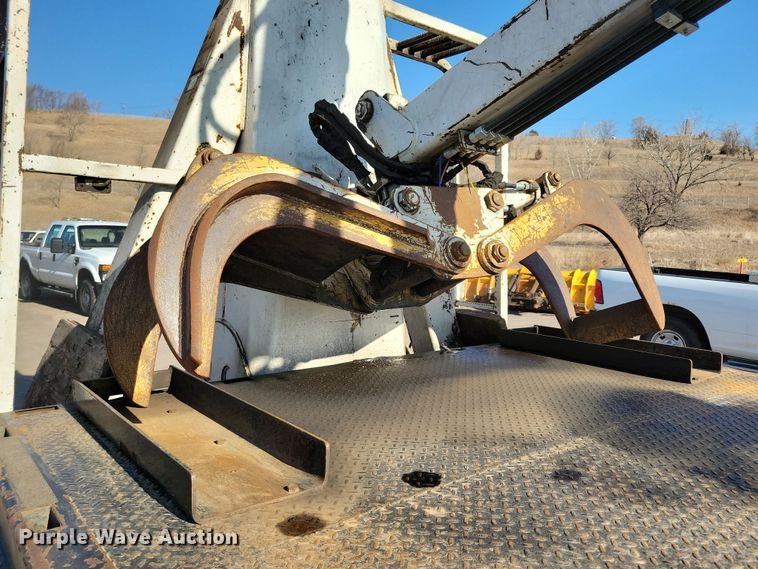 image for item NB9935 2005 Kenworth T300 log loader truck