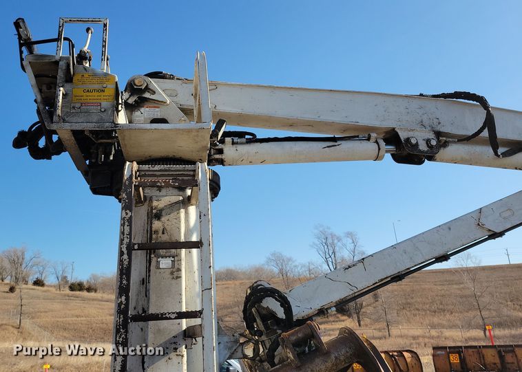 image for item NB9935 2005 Kenworth T300 log loader truck