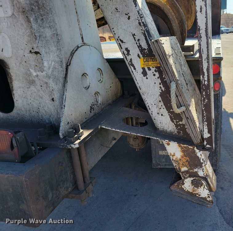 image for item NB9935 2005 Kenworth T300 log loader truck