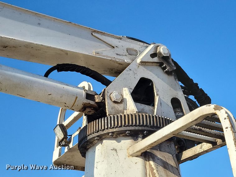 image for item NB9935 2005 Kenworth T300 log loader truck